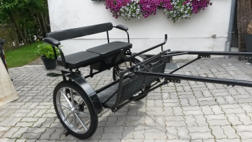 Sulky für Pony bis Haflinger "Typ Luzern 3" mit Scheibenbremse, Kotflügel, Gummimatte, Stauraumkiste