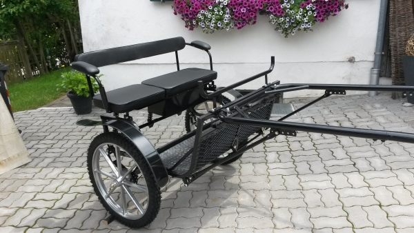Sulky für Pony bis Haflinger "Typ Luzern 3" mit Scheibenbremse, Kotflügel, Gummimatte, Stauraumkiste